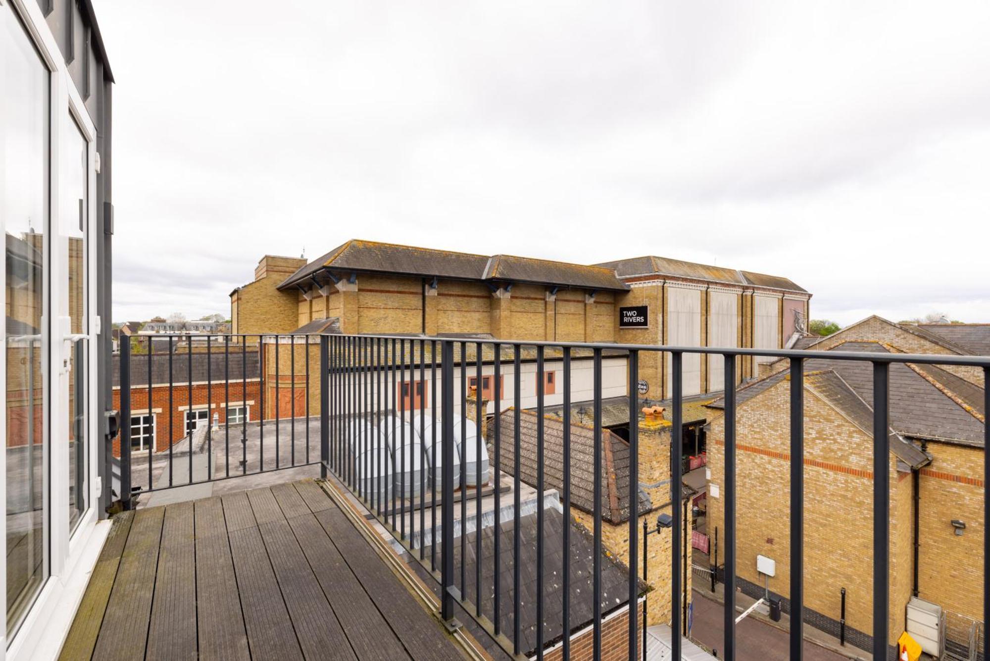 Charles Hope Staines Centre Apartment Exterior photo